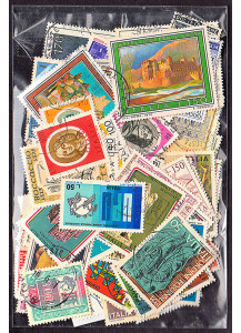 ITALIA - Busta composta da 100 francobolli usati diversi anni misti 